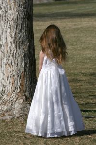 965701_child_in_a_white_dress